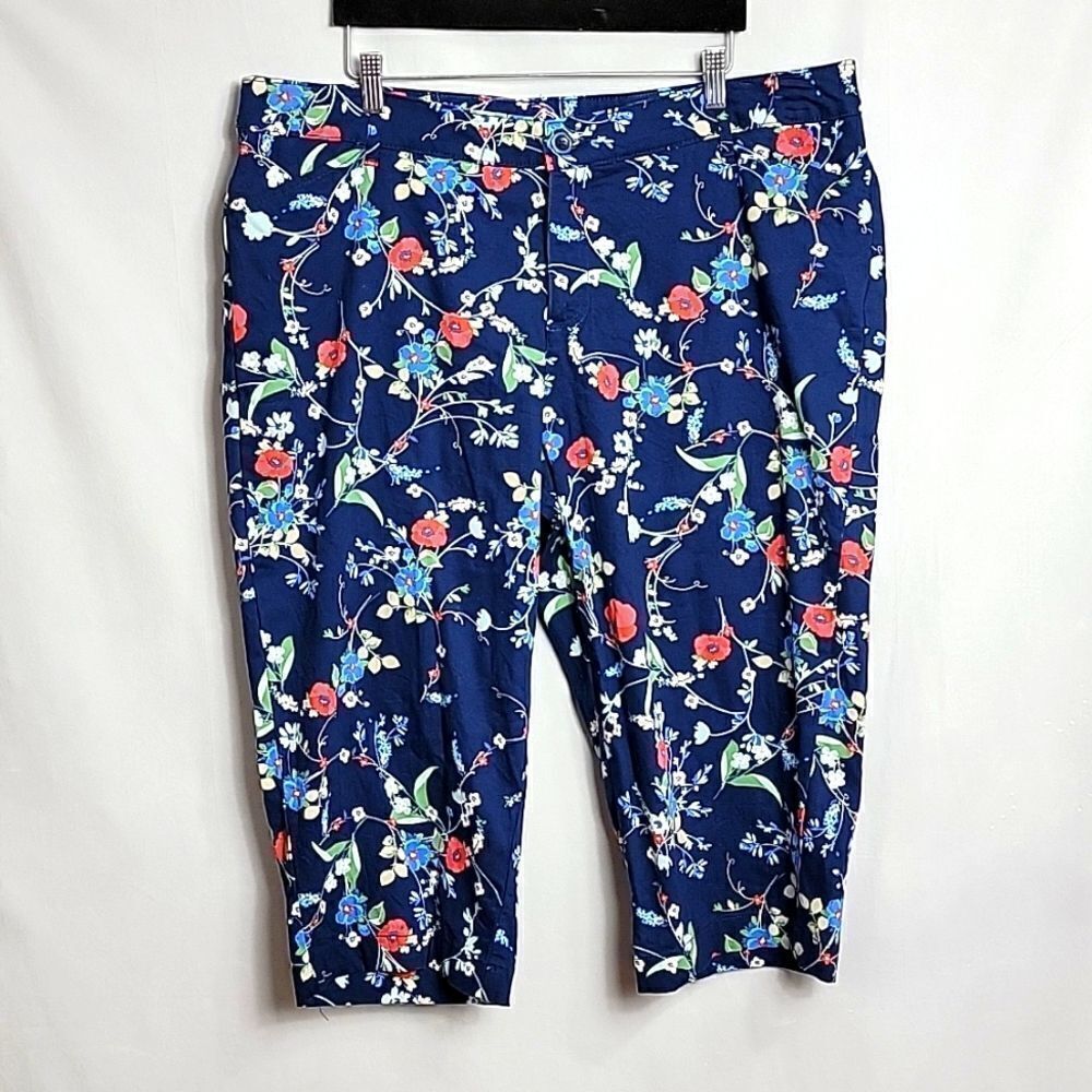 🖤5/$20🖤 ST JOHN'S BAY.. floral capri..